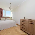 Elegant And Bright Apartment Graniczna Near Ogrod Saski By Noclegi Renters